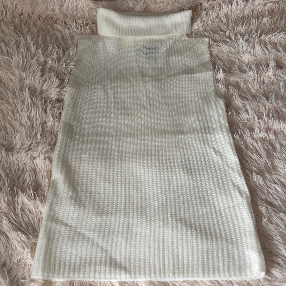 Lumière White Cream Sleeveless Turtleneck Medium